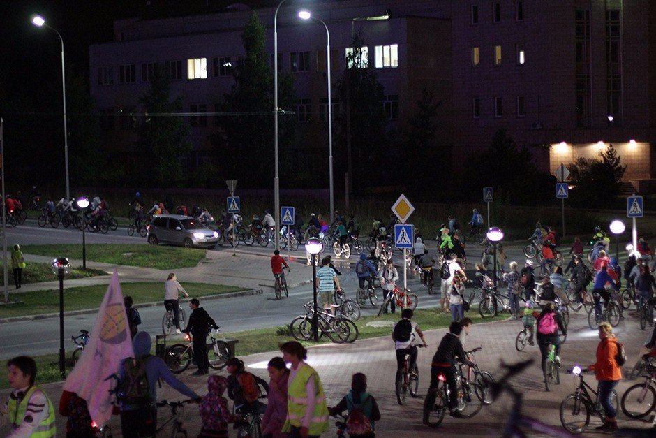 Нетерпеливые велосипедисты отъезжают от Технопарка