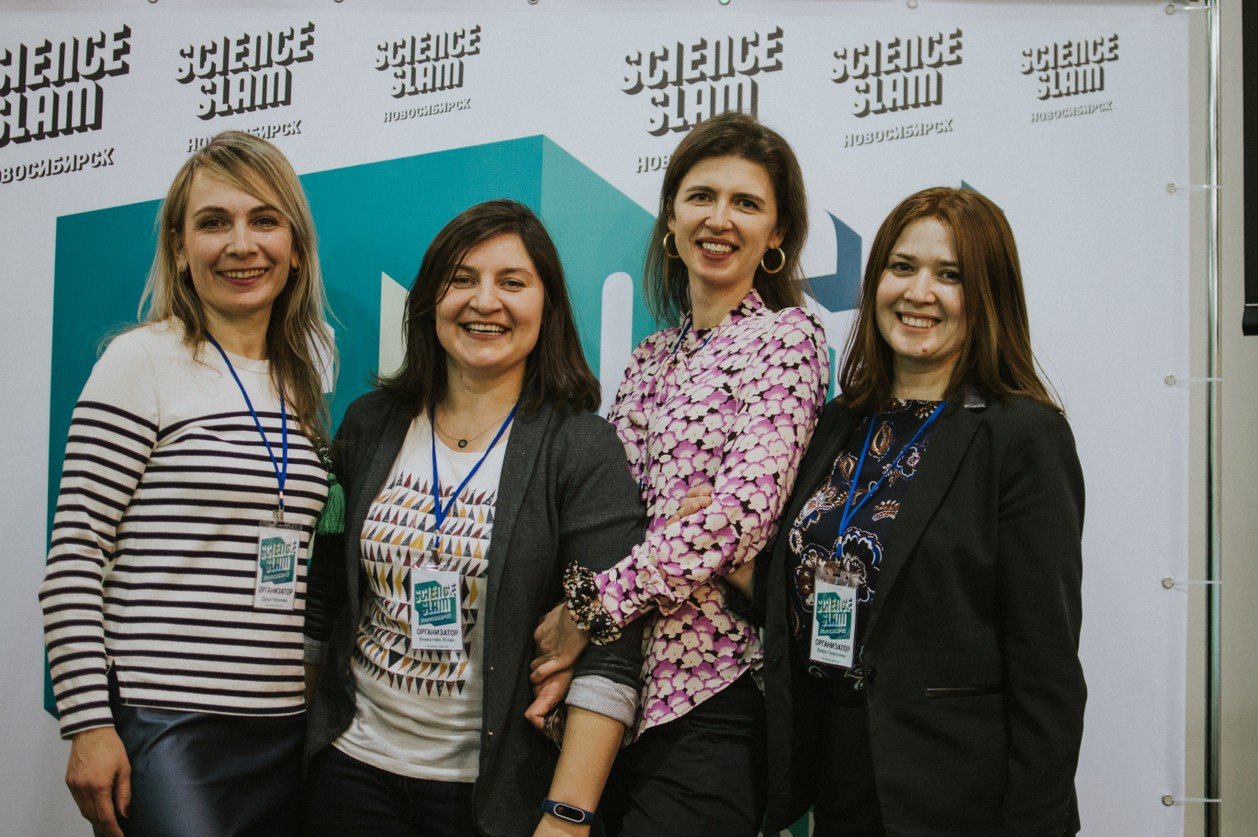 Организаторы Science Slam в Новосибирске. Слева направо: Дарья Чепелева, Юлия Бомштейн, Ирина Концевенко, Зухра Махмуд