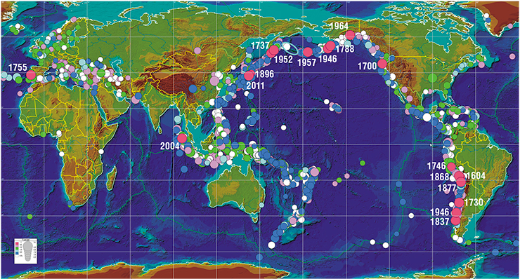 Карта очагов цунами, возникших в Мировом океане в течение последних двух тысяч лет. Очаги известных мегацунами (с указанием года) – кружки красного цвета. Источник: Глобальная база исторических цунами, поддерживаемая в лаборатории цунами ИВМиМГ (http://tsun.sscc.ru/nh/tsun_descr.html).  Эллипс показывает положение сейсмической бреши в районе Командорских островов, где за весь исторический период не было сильных землетрясений