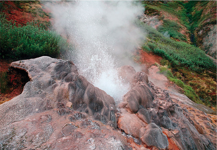 The Geyser Sakharny resembles a blooming lily