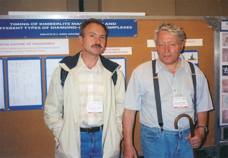 Два «побратима по Томтору» в 2003 году на Международной кимберлитовой конференции в городе Виктория, канадской провинции Британская Колумбия. Слева А. В. Толстов, справа – Э. Эрлих. Фото из архива А.В. Толстова