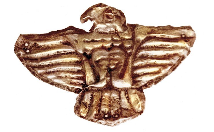 Золотая нашивка в виде орла, Догээ-Баары II. Курган 20. V—IV вв. до н. э. Фото из архива К. Чугунова