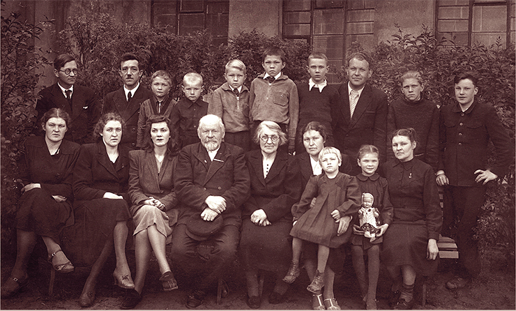 Семейство Келлей-Добрецовых. 1947 г.