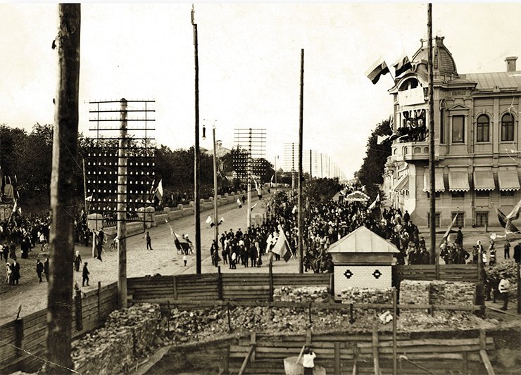 The Alexandrovskaya street during the days of celebration of the 100th anniversary of the Battle of Borodino. Ivanovo-Voznesensk. 26 August 1912