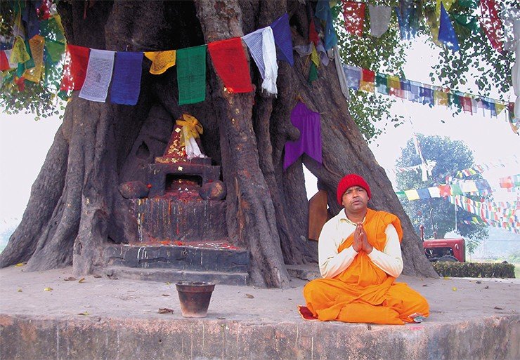 Молитва буддийского монаха в Лумбини