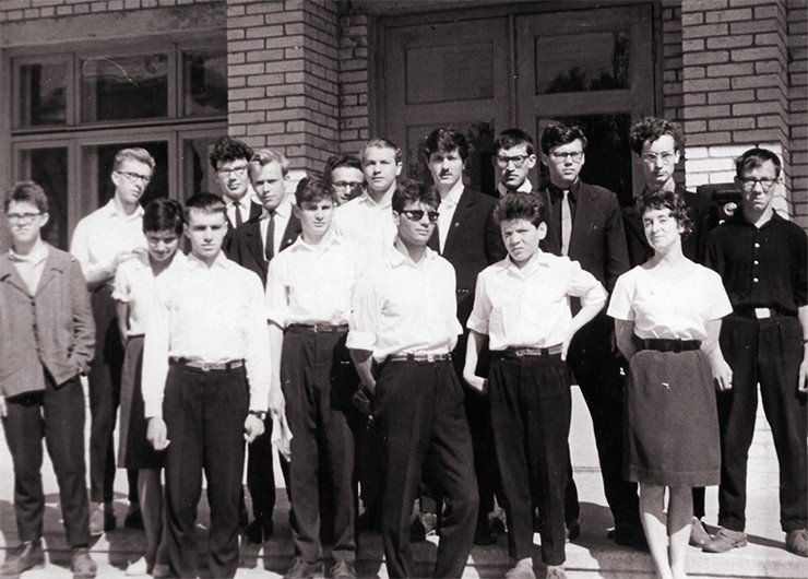 Выпускники 11 «Б» ФМШ в 1963 г. Фото из архива автора 