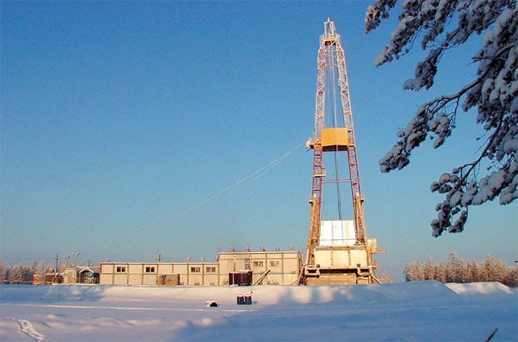 Внешне буровая установка нефтегазопромысла представляет собой ажурную вышку высотой в несколько десятков метров 
